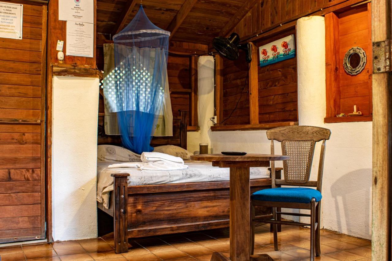 Chalet Y Cabinas Hibiscus Cahuita Eksteriør bilde