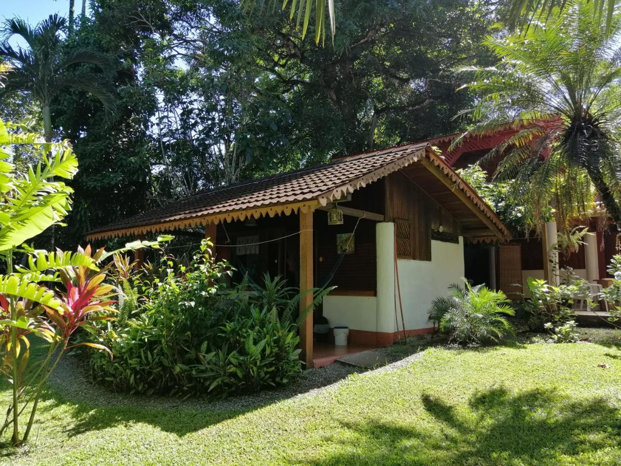 Chalet Y Cabinas Hibiscus Cahuita Eksteriør bilde