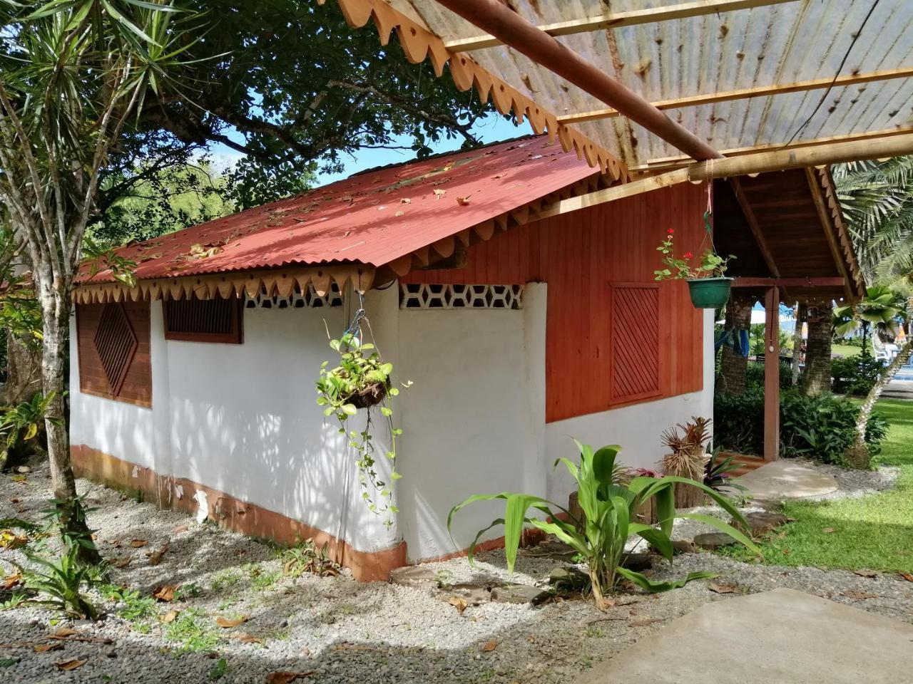 Chalet Y Cabinas Hibiscus Cahuita Eksteriør bilde